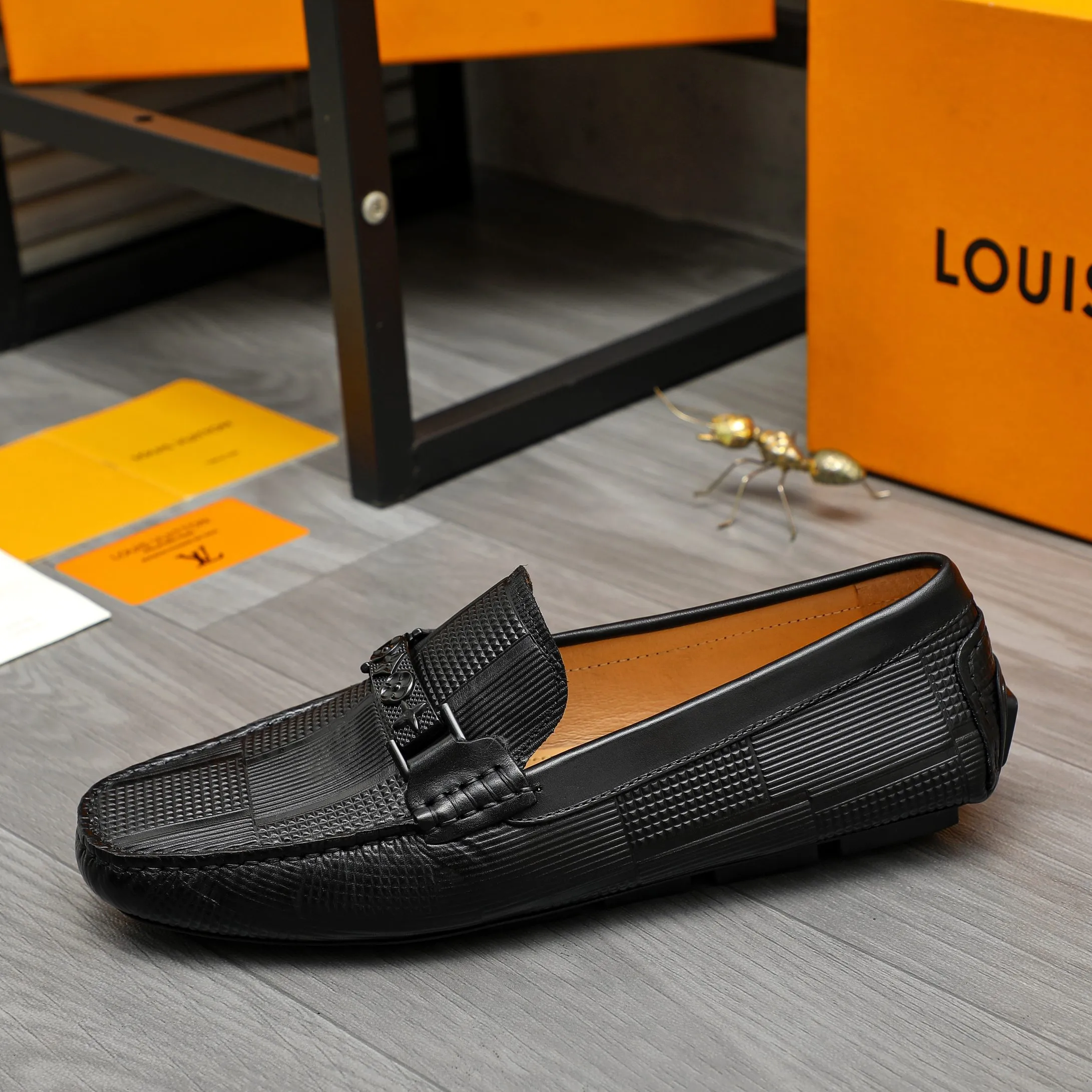 Men's shoes 💰380 Product trademark: LV "Louis Vuitton" casual slip-on shoes Regular size: 38-45 (45 is custom-made and non-returnable) Product materials: Selected embossed cowhide upper, pigskin lining, rubber outsole